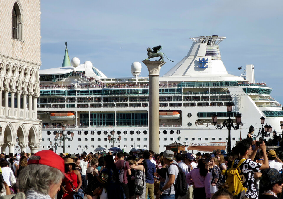 Europe's tourist hot spots are looking for new ways to cope with 'overtourism,' where cities like Venice, Dubrovnik and Barcelona are struggling to manage huge crowds arriving daily on cheap flights and cruise ships. (Reuters Photo/Fabrizio Bensch)