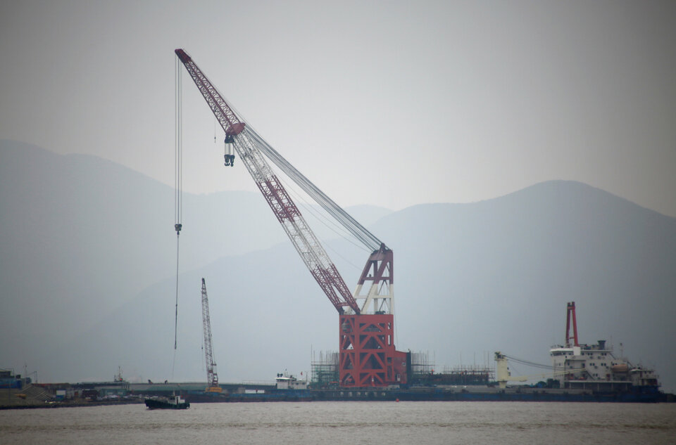 A crude oil terminal under construction is pictured off Ningbo Zhoushan port in Zhejiang province, China. (Reuters Photo)