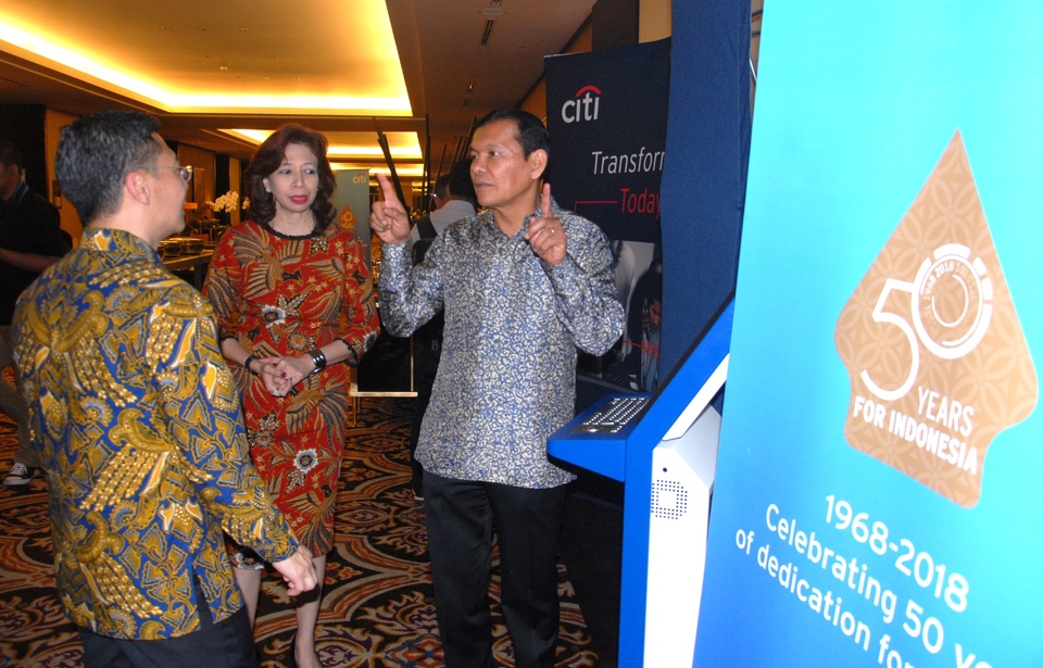 Citi Indonesia CEO Batara Sianturi, Citi Indonesia Head of Citi Indonesia Director of Citi Vincent C.Soegianto and Citi Indonesia senior management demonstrating CitiDirect BE after the implementation of Citi Indonesia Insurance Forum 2018, Jakarta, March 8, 2018.Treasury and Trade Solutions (TTS) Citi Indonesia that presents innovative solutions and can be tailored to the needs of insurance companies to support the insurance industry in Indonesia in the process of digitizing. Courtesy Photo of Citi Indonesia
