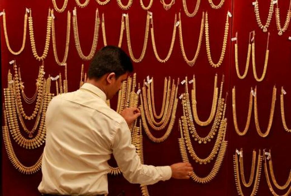  Physical gold demand in most Asian hubs gained ground this week due to a fall in prices and as activity picked up following regional holidays, although a good portion of consumers in India held off purchases, hoping for a steeper dip in rates. (Reuters Photo/Sivaram V)