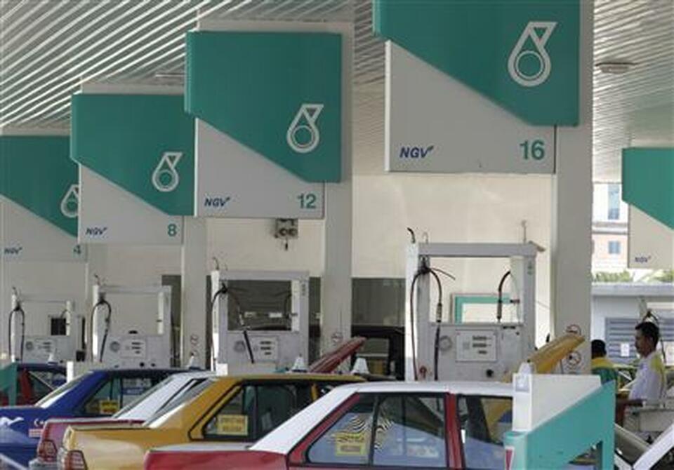 Malaysian state energy firm Petroliam Nasional Berhad, or Petronas, pledged on Friday (02/03) to ramp up its growth and spending plans this year following a sharp rise in profits, even as it cautioned about the sustainability of higher oil prices. (Reuters Photo/Bazuki Muhammad)