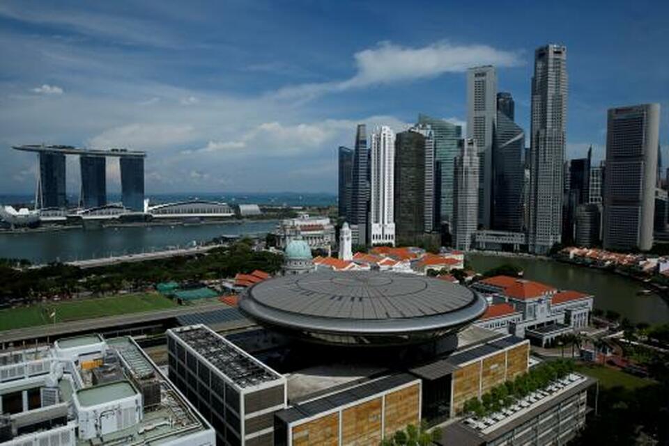 Singapore remains the world's most expensive city for the fifth consecutive year, with Paris, Zurich and Hong Kong following closely behind, according to the Worldwide Cost of Living Survey published on Thursday (15/03). (Reuters Photo/Edgar Su)