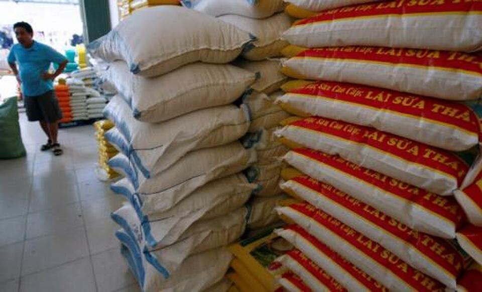 Rice export prices slipped this week across most Asian hubs, with easing demand weighing on rates in India, and a peaking harvest hurting Vietnamese rates, although inquiries from Bangladesh could trigger fresh activity. (Reuters Photo/Kham)