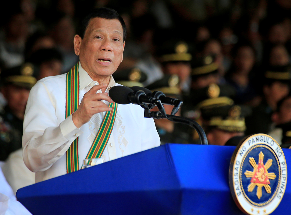  Philippine President Rodrigo Duterte said on Thursday (05/04) 'genocide' was taking place in Myanmar and he was willing to accept Rohingya Muslim refugees fleeing from it, though Europe should help too.  (Reuters Photo/Romeo Ranoco)