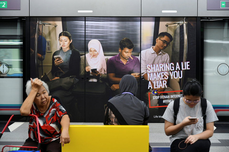 Malaysia approved a law against 'fake news' on Monday (02/04) that would allow for prison of up to six years for offenders, shrugging off critics who say it was aimed at curbing dissent and free speech ahead of a general election. (Reuters Photo)