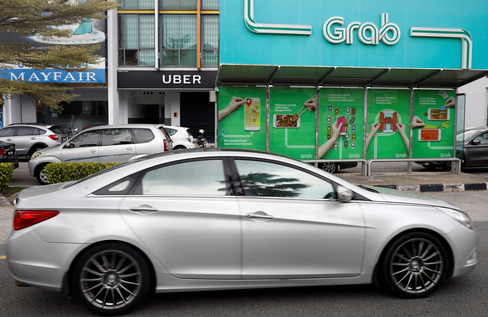 Regulatory scrutiny could complicate ride-hailing company Grab's takeover of Uber Technologies' Southeast Asian business. (Reuters Photo//Edgar Su)
