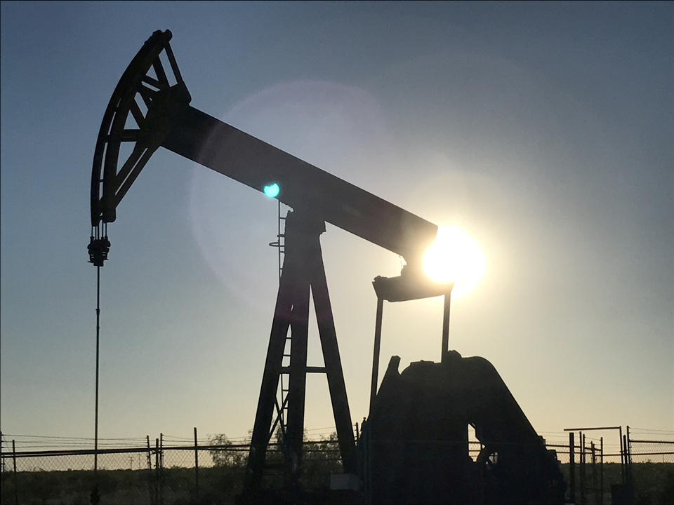 Oil prices fell on Friday (06/04) after US President Donald Trump's threat of new tariffs on China reignited fears of a trade war. (Reuters Photo/Ernest Scheyder)