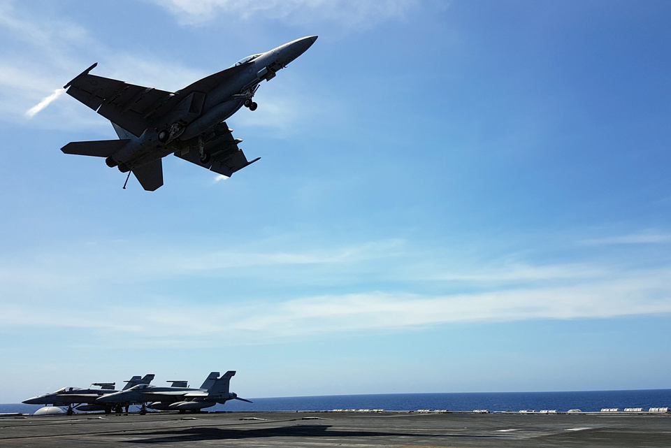 An F18 fighter takes off from the deck of the USS Theodore Roosevelt while transiting the South China Sea, Tuesday (10/04). (Reuters Photo/Karen Lema)