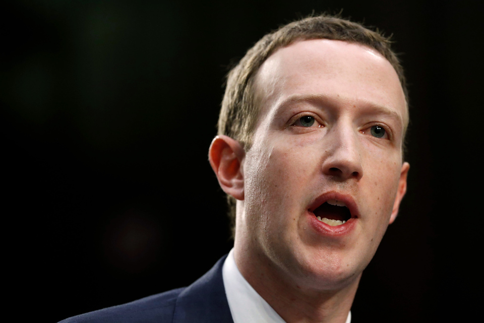 Facebook chief executive Mark Zuckerberg said on Tuesday (10/04) his company would step up efforts to block hate messages in Myanmar as he faced questioning by the US Congress about electoral interference and hate speech on the platform. (Reuters Photo/Aaron P. Bernstein)