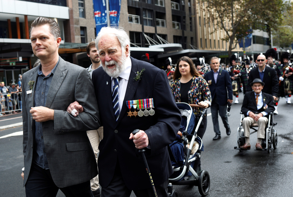 War veterans march past during an Anzac Day parade in Sydney, Australia, Wednesday (25/04). (Reuters Photo/Edgar Su)