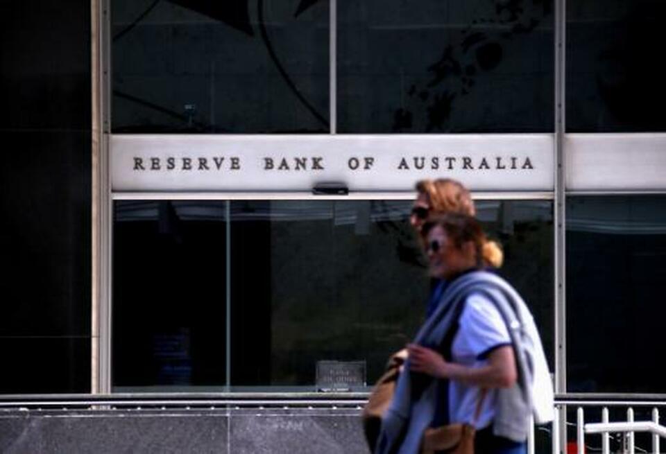 Australia's central bank left interest rates at record lows on Tuesday (03/04), the longest stretch without a change in almost three decades, and looked set to extend this period of 'masterful inaction' for some time yet. (Reuters Photo/David Gray)