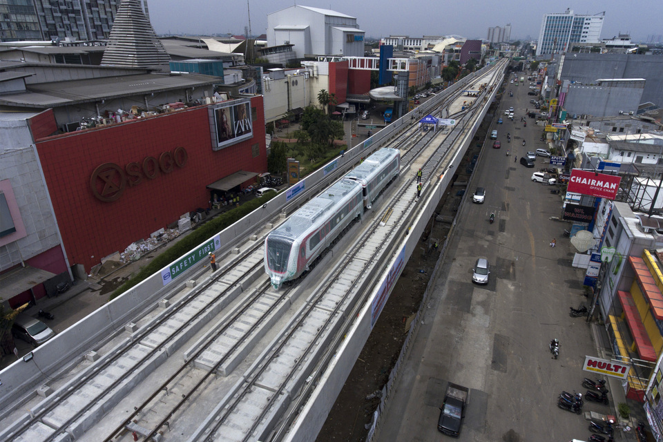 The first phase of the Jakarta Light Rail Transit system will start commercial operations by the end of May. (Antara Photo/Sigid Kurniawan)