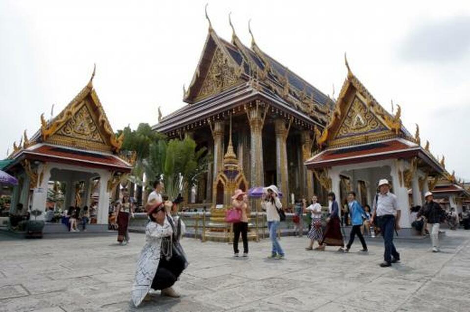 Tourist arrivals in Thailand surged 16.27 percent in March from a year earlier, led by visitors from China, the Tourism Ministry said on Wednesday (18/04). (Reuters Photo/Chaiwat Subprasom)