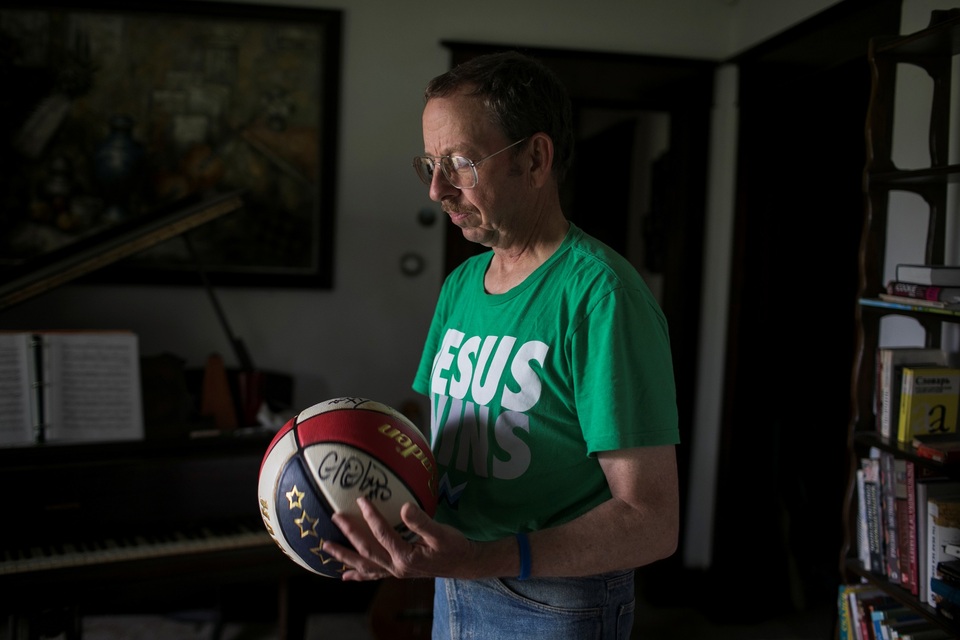 Former North Korean detainee Jeffrey Fowle holds a basketball he brought to North Korea at this home in Dayton, Ohio, US, May 4. (Reuters Photo/Maddie McGarvey)