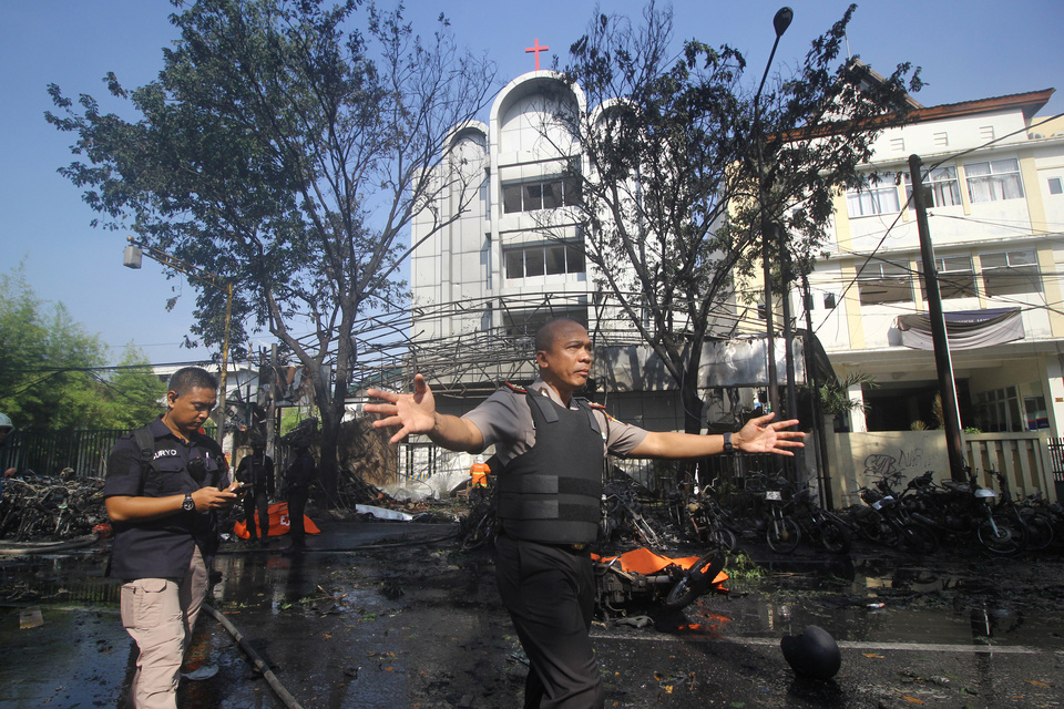  Bombs went off in three churches in Surabaya, East Java, on Sunday (13/05) morning, killing 11 people and wounding 41 others, a police spokesman said. (Antara Photo)