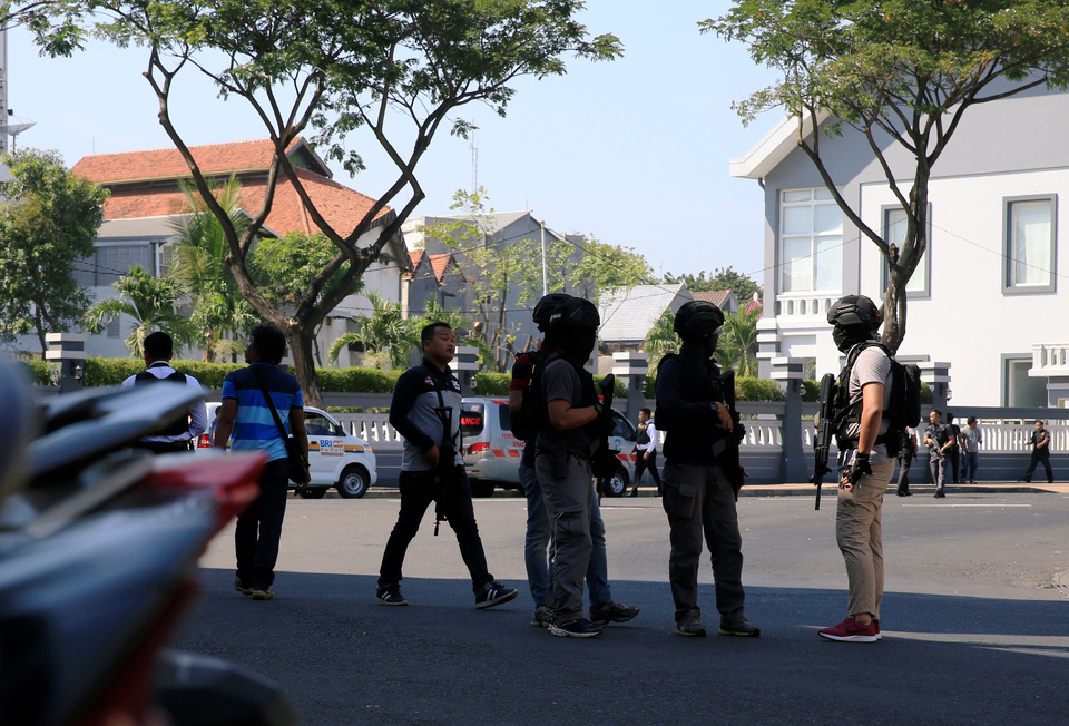 Staff members of Australia's consulate in Surabaya, East Java, could not attend an event at Airlangga University due to security concerns. (Reuters Photo/Beawiharta)