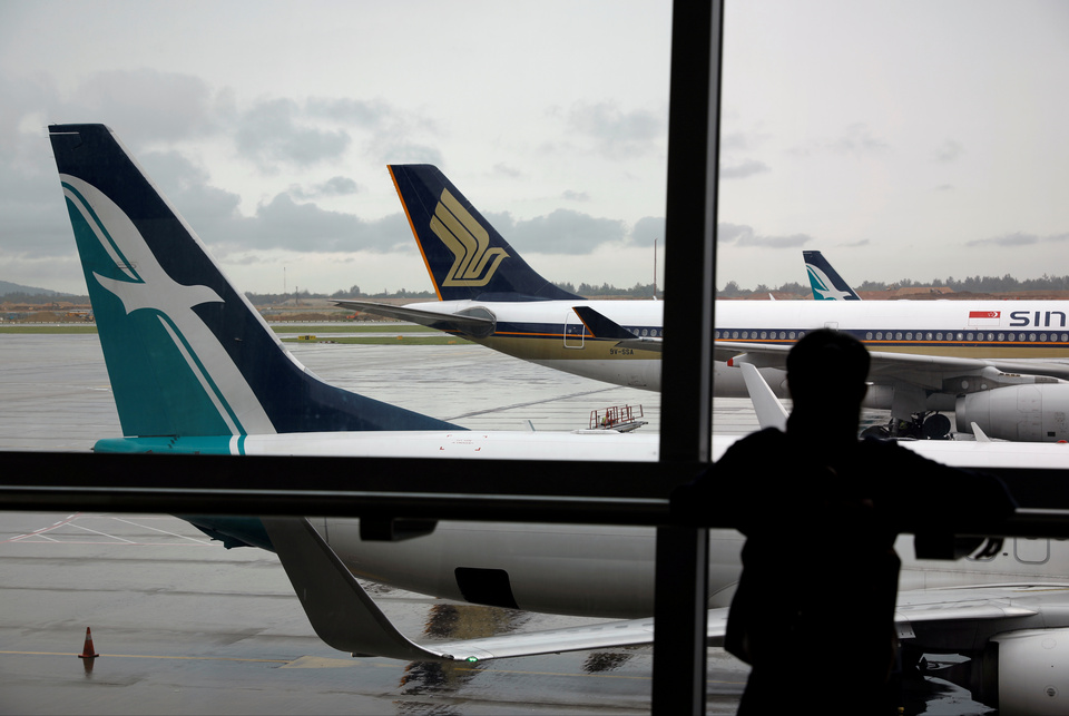 Singapore Airlines said on Friday (18/05) that it would spend more than S$100 million ($74.5 million) upgrading the cabins of regional arm SilkAir as part of a multi-year initiative that would eventually result in a merger with the parent airline. (Reuters Photo/Edgar Su)