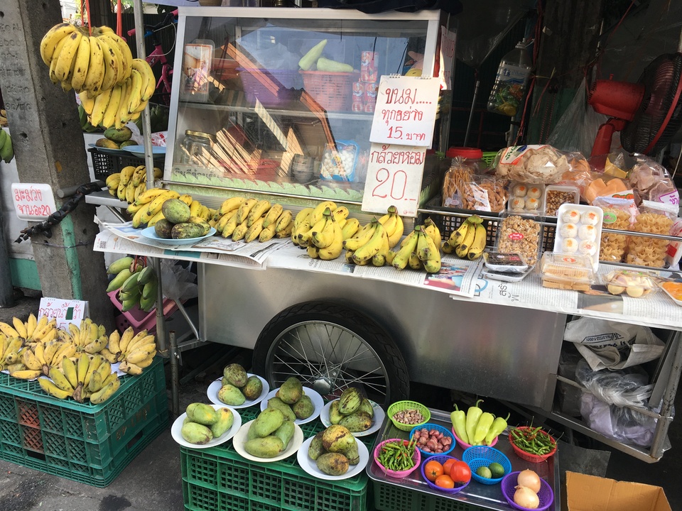 Street vendors in Bangkok, Thailand where urbanization, rising incomes and concerns about health, are driving a move towards more protein-rich alternatives to the staple food, rice. (Reuters Photo/Rina Chandran)