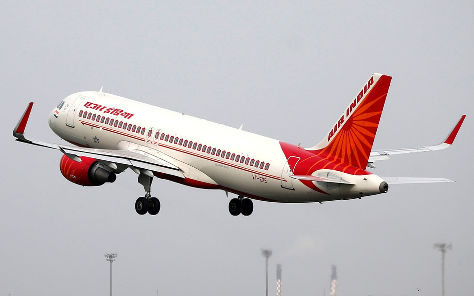 India's high-profile offer to sell a stake in Air India failed to attract a single bidder by the Thursday (31/05) deadline. (Reuters Photo/Amit Dave)