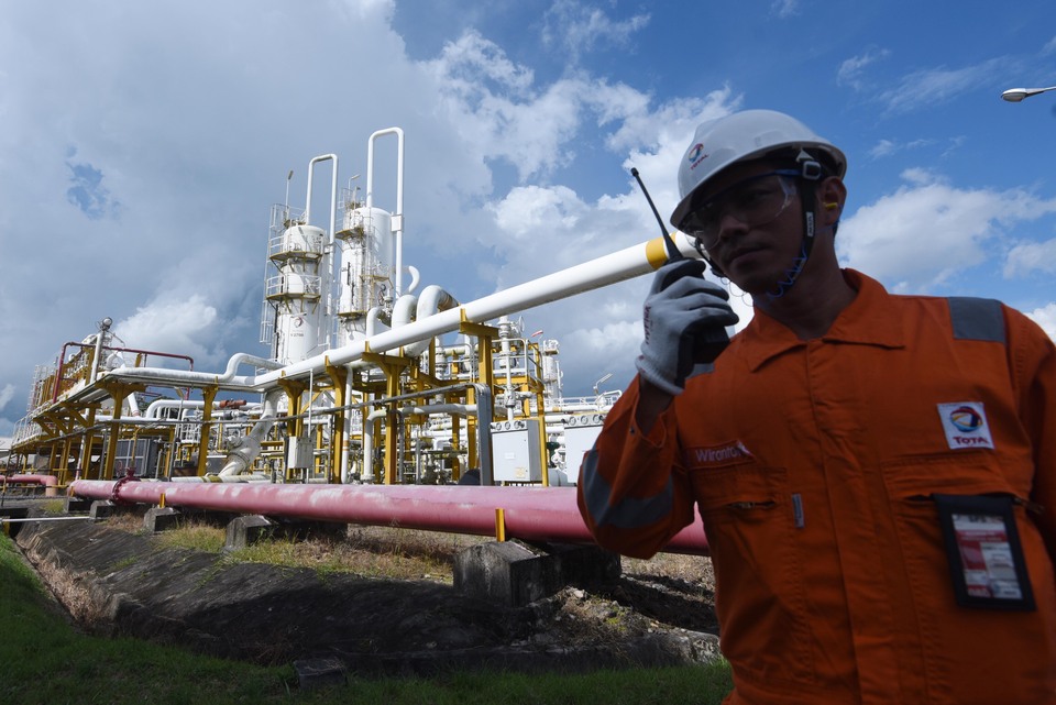 State-owned energy company Pertamina plans to invest $237 million over the course of three years to develop the Sanga Sanga oil block in East Kalimantan. (Antara Photo/Akbar Nugroho Gumay)