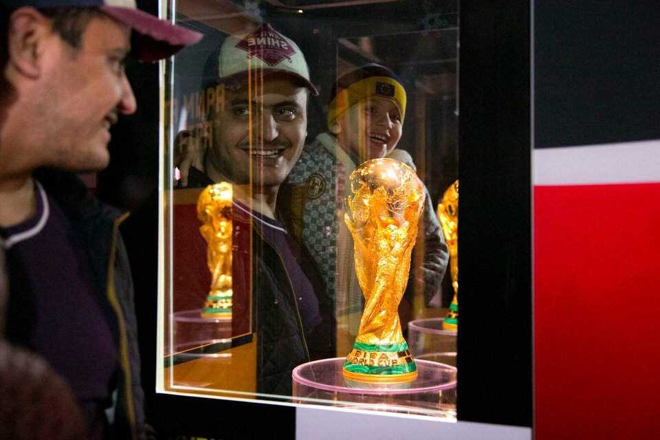 The FIFA World Cup trophy is showcased in Ekaterinburg, Russia, on Wednesday (09/05). (Photo courtesy of Twitter/FIFA Trophy Tour)