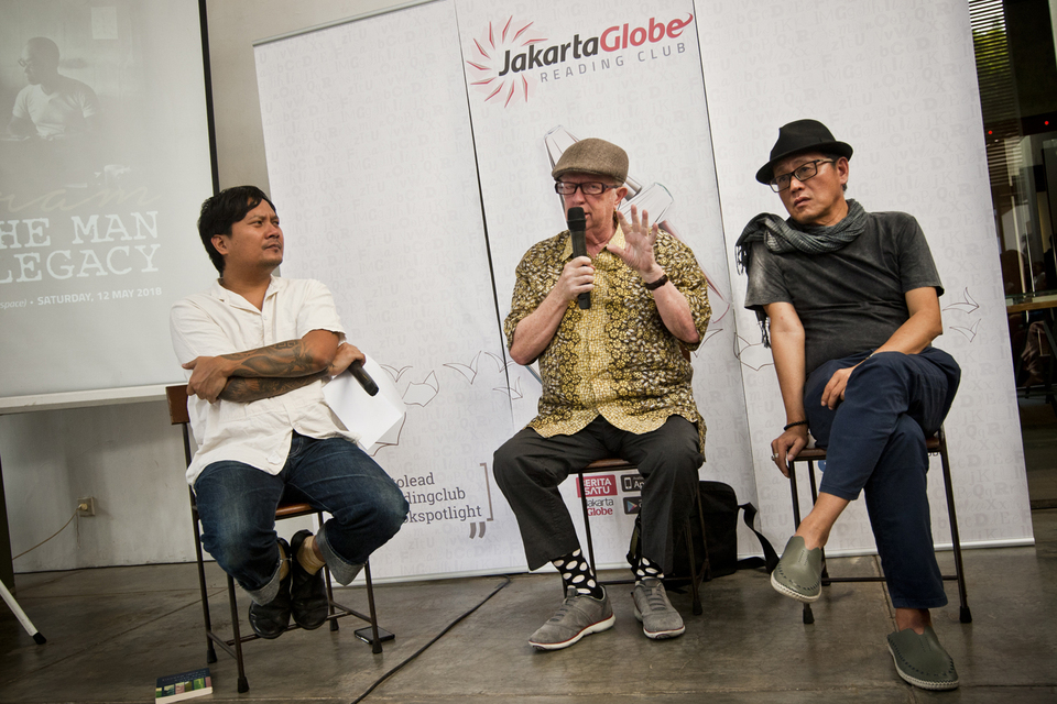 Mikael Johani, Max Lane and Richard oh during Jakarta Globe's Reading Club event in Dialogue, South Jakarta on Saturday (12/05) The talk show which focuses discussing Pram as an author, a political activist and a father. (JG Photo / Yudha Baskoro)
