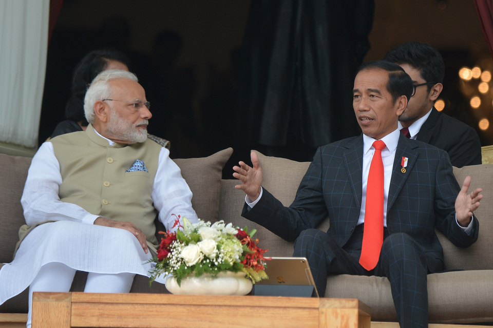 Indian Prime Minister Narendra Modi, left, and President Joko 'Jokowi' Widodo meeting at Merdeka Place in Central Jakarta on Wednesday (30/05). (Antara Photo/Wahyu Putro A)