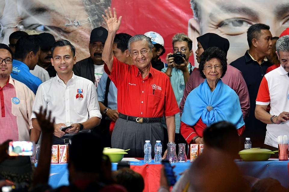 Former Malaysian Prime Minister and candidate for opposition Alliance Of Hope, Mahathir Mohamad, waves to his supporters during an election campaign rally in Kuala Lumpur, Malaysia May 3, 2018. (Reuters Photo/Stringer)