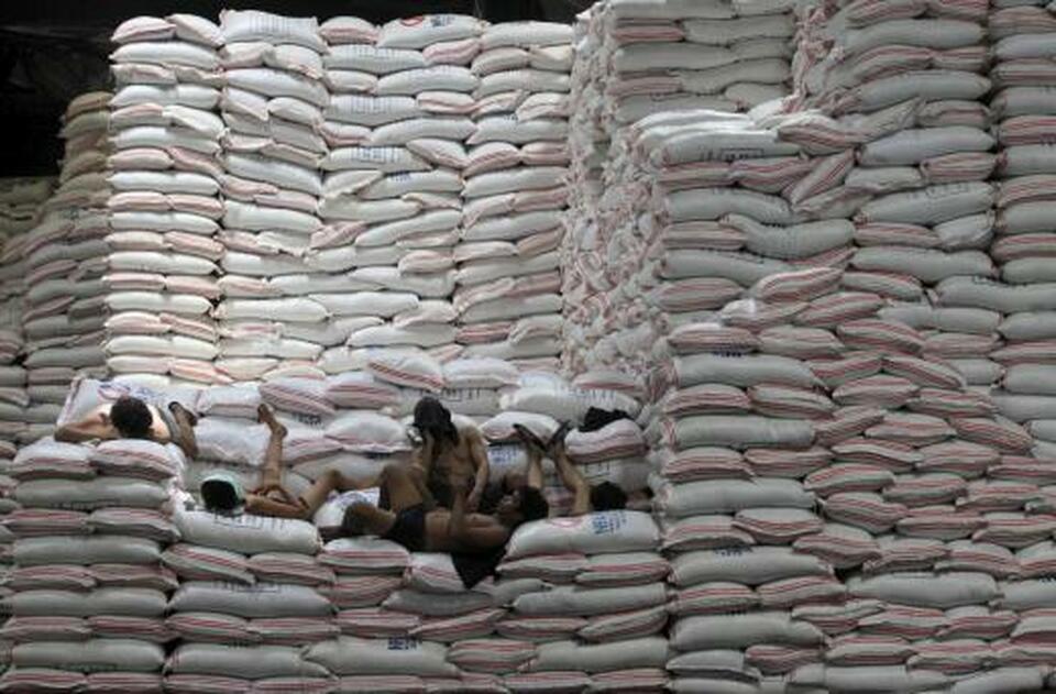 The Philippines' state grains procurement agency on Tuesday (29/05) gave the go-ahead for local traders to import up to 805,200 tons of rice. (Reuters Photo/Romeo Ranoco)