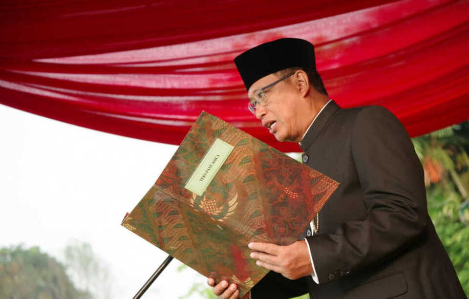 Higher Education Minister Mohamad Nasir announced a plan on Monday (04/06) to meet with the heads of public universities towards the end of this month to coordinate efforts aimed at preventing radicalism on Indonesian campuses. (B1 Photo/Fatima Bona)