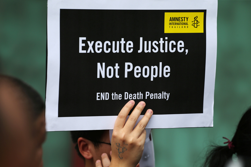 The Malaysian cabinet announced during the commemoration of World Day Against the Death Penalty on Oct. 10 that it had decided to abolish capital punishment and halt pending executions in the country, three months after imposing a moratorium on this form of punishment. (Reuters Photo/Athit Perawongmetha)