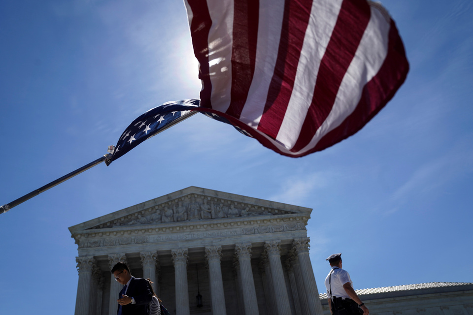 The United States Supreme Court handed President Donald Trump one of the biggest victories of his presidency on Tuesday (26/06) by upholding his travel ban targeting several Muslim-majority countries and rejecting the idea that it represented unconstitutional religious discrimination. (Reuters Photo/Toya Sarno Jordan)