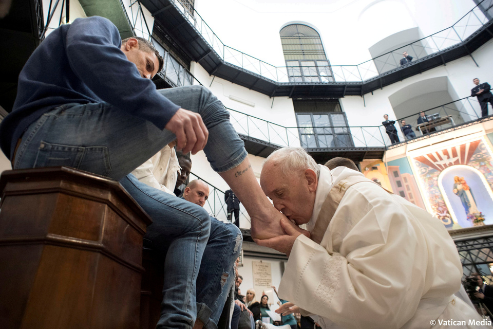 Pope Francis kisses the foot of an inmate at the Regina Coeli prison during the Holy Thursday celebration in Rome on March 29, 2018. (Reuters Photo/Vatican Media)
