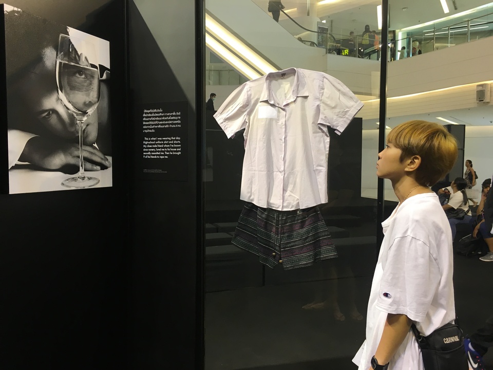 A visitor at an exhibition featuring clothing worn by victims at the time of sexual assault in Bangkok on Friday (29/06). (Reuters Photo/Rina Chandran)