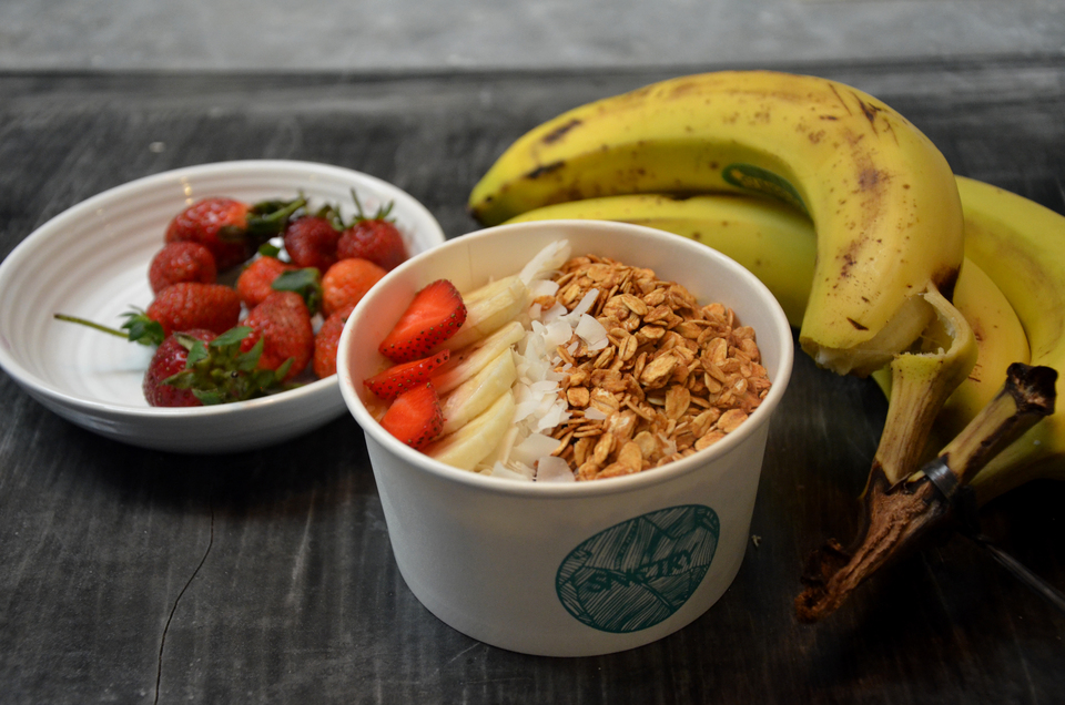 SCNTRY's Mango Sunshine Superfood Bowl is packed with fruits. (JG Photo/Cahya Nugraha)