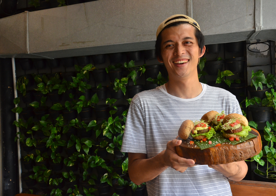 Co-founder of Burgreens Max with his original vegetarian burgers recipe. (JG Photo/Cahya Nugraha)