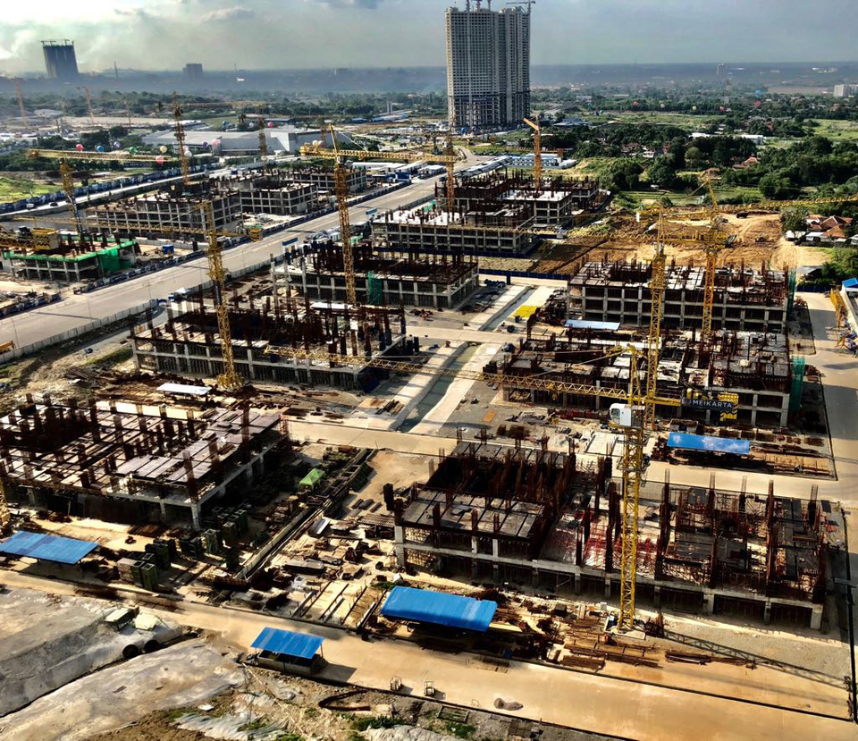 Fitch Ratings has downgraded Lippo Karawaci's long-term foreign and local currency issuer default ratings by two notches, and subsidiary Theta Capital's USD bonds to CCC+ from B, citing liquidity risks posed by the developer's $21 billion Meikarta megaproject in Cikarang, West Java. (Photo courtesy of Meikarta)