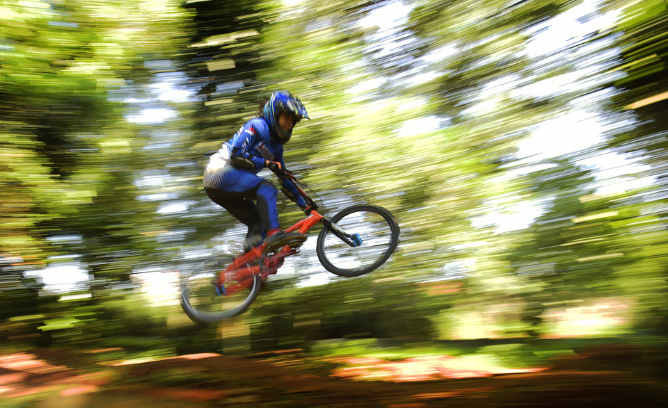 BMX racer Shahnaz Mumtaz trains at the Universitas Indonesia campus in Depok, West Java, on Monday (18/06), amid a lack of cycling routes for athletes in the capital city. (Antara Photo/Andika Wahyu)