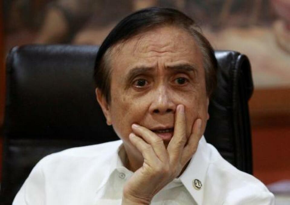 The Philippines is exercising caution in accepting Chinese loans for infrastructure projects, Economic Planning Secretary Ernesto Pernia said on Wednesday (27/06). (Reuters Photo/Czar Dancel)