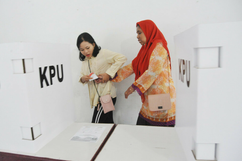 Indonesians cast ballots in regional elections on June 27. (Antara Photo/Jessica Helena Wuysang)