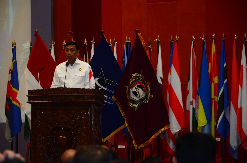 Chief Security Minister Wiranto speaks during the 2018 Indonesia International Defense Science Seminar (IIDSS) Kemayoran, Central Jakarta on Wednesday (11/07). (Indonesia Defense University/Amar Muchaqqi)