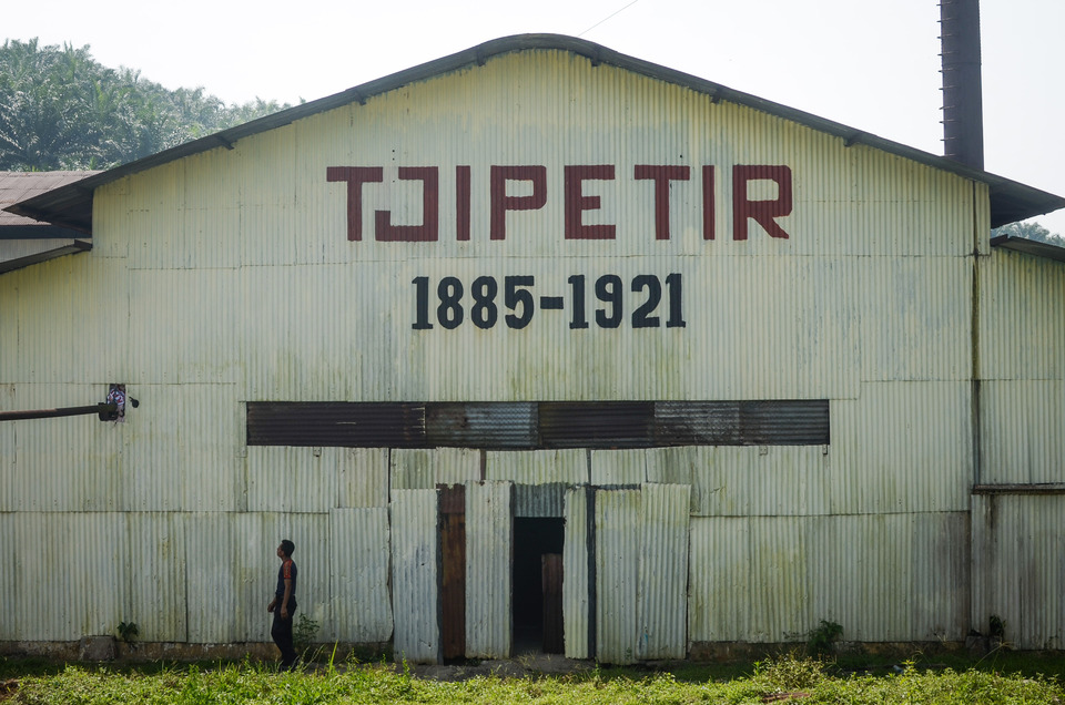 A view of the Tjipetir Rubber Factory near Cikidang in Sukabumi, West Java. The factory belongs to state-owned Perkebunan Nusantara VIII Sukamaju, which extracts latex from the leaves of gutta-percha trees (Palaquium gutta) used as raw material in the production of items such as golf balls, artificial tooth roots and hard-wire coatings. The factory currently only operates when it receives orders, mostly from Europe. (Antara Photo/Raisan Al Farisi)