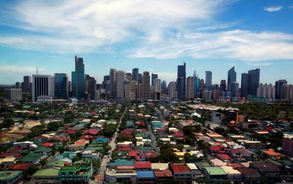 The Philippines is likely to sustain economic growth of 6.7 percent this year and in 2019, underpinned by strong consumption and investment, the International Monetary Fund said on Wednesday (25/07). (Reuters Photo/Nicky Loh)