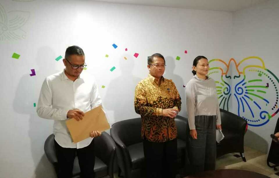 Communications Minister Rudiantara meets with Tik Tok representatives on Wednesday (04/07). (Beritasatu Photo/Herman)