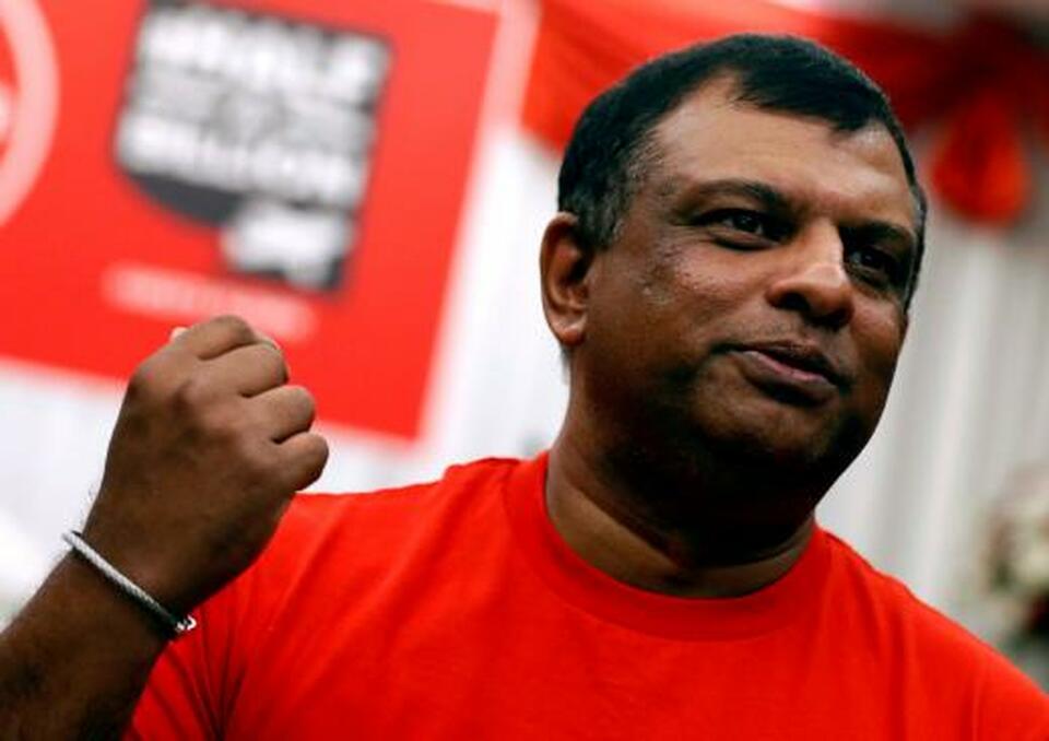 Long-haul carrier AirAsia X will pursue an initial public offering of its Thai arm 'soon' as it looks to restructure itself into a group holding company along the lines of affiliate AirAsia Group, co-chief executive Tony Fernandes said on Friday (20/07). (Reuters Photo/Soe Zeya Tun)