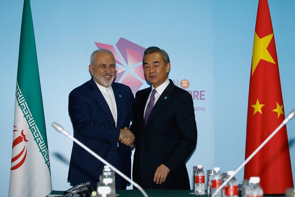 Iran's Foreign Minister Mohammad Javad Zarif and China's Foreign Minister Wang Yi shake hands at a bilateral meeting on the sidelines of the Asean Foreign Ministers' Meeting in Singapore, Aug. 3. (Reuters Photo/Feline Lim)