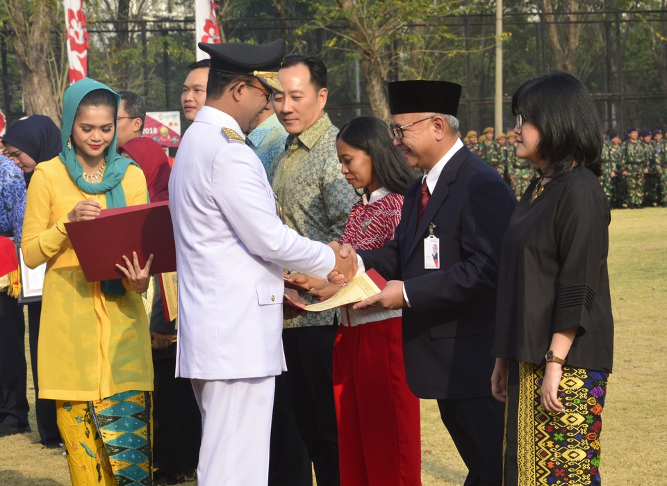 Bank DKI Compliance Director, Budi Mulyo Utomo, received an award given by DKI Jakarta Governor Anies Baswedan during the 73rd Indonesian independence ceremony in Jakarta, August 17, 2018. Award for Bank DKI as a working partner of DKI Jakarta Provincial Government in supporting the implementation of the Torch Relay Asian Games event 2018  in Jakarta. Photo Courtesy of Bank DKI