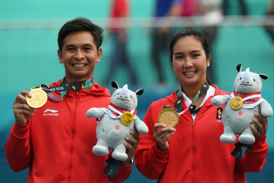 Indonesia added another gold to its 2018 Asian Games medal tally, courtesy of Aldila Sutjiadi and Christopher Rungkat, who won their tennis mixed-doubles event on Saturday (25/08). (Antara Photo/ Inasgoc/Wahyu Putro A)