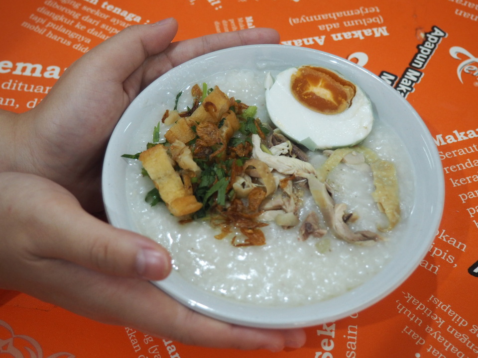 A-Guan's chicken porridge is an icon of the Mangga Besar area. (JG Photo/Joy Muchtar)