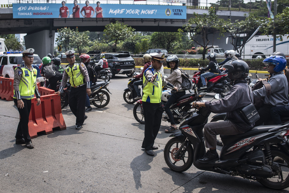 More than 8,100 members of the police and military are expected to be deployed to safeguard the opening ceremony of 2018 Asian Games in Jakarta on Saturday evening (18/08). (Antara Photo/Aprillio Akbar)